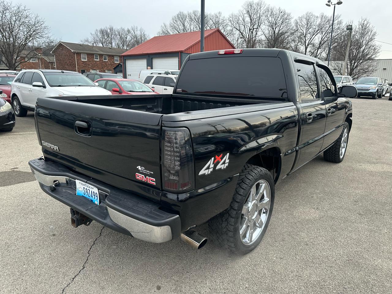 GMC Sierra 1500 SLE Crew Cab Short Bed 4WD 2005