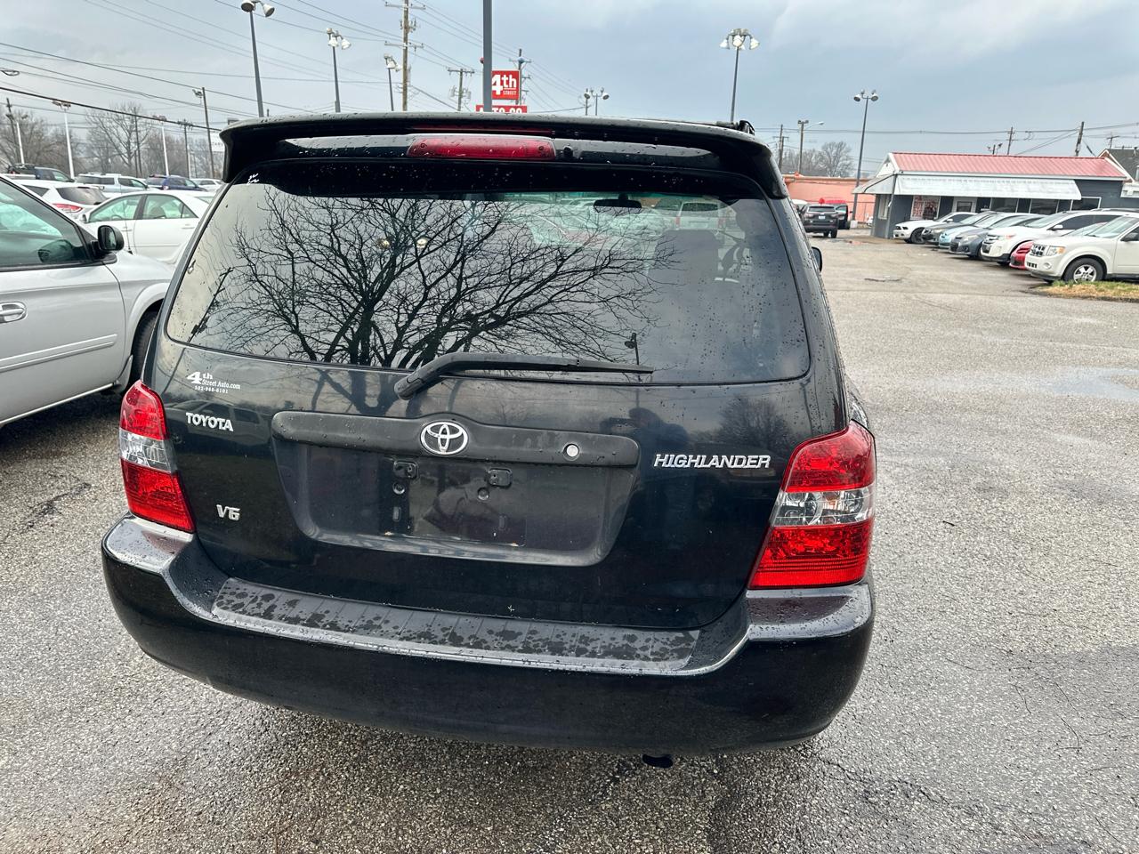 Toyota Highlander V6 2WD with 3rd-Row Seat 2005