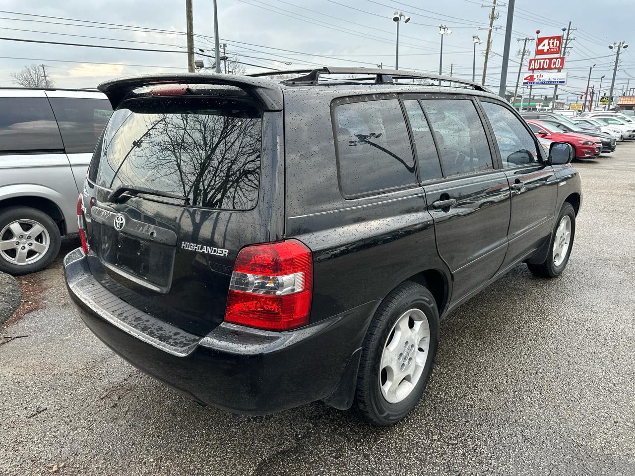 Toyota Highlander V6 2WD with 3rd-Row Seat 2005