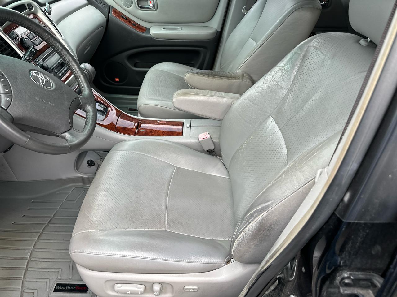 Toyota Highlander V6 2WD with 3rd-Row Seat 2005