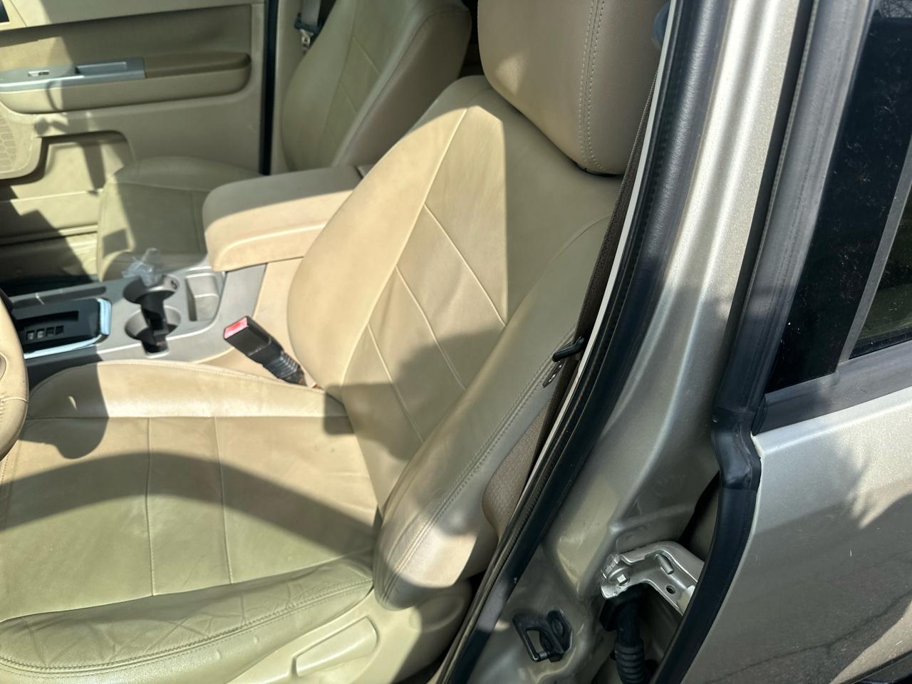 Ford Escape XLT FWD 2010