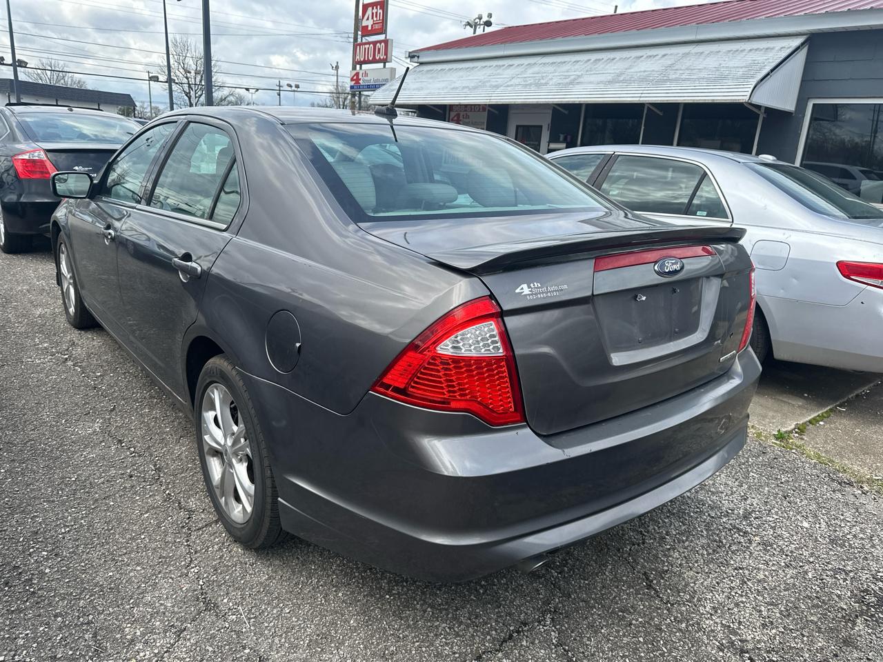 Ford Fusion SE 2012