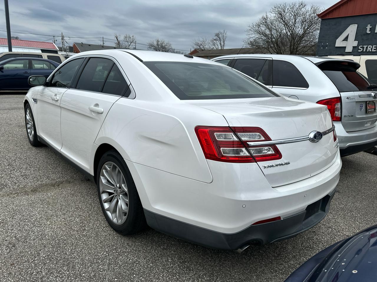 Ford Taurus Limited FWD 2013