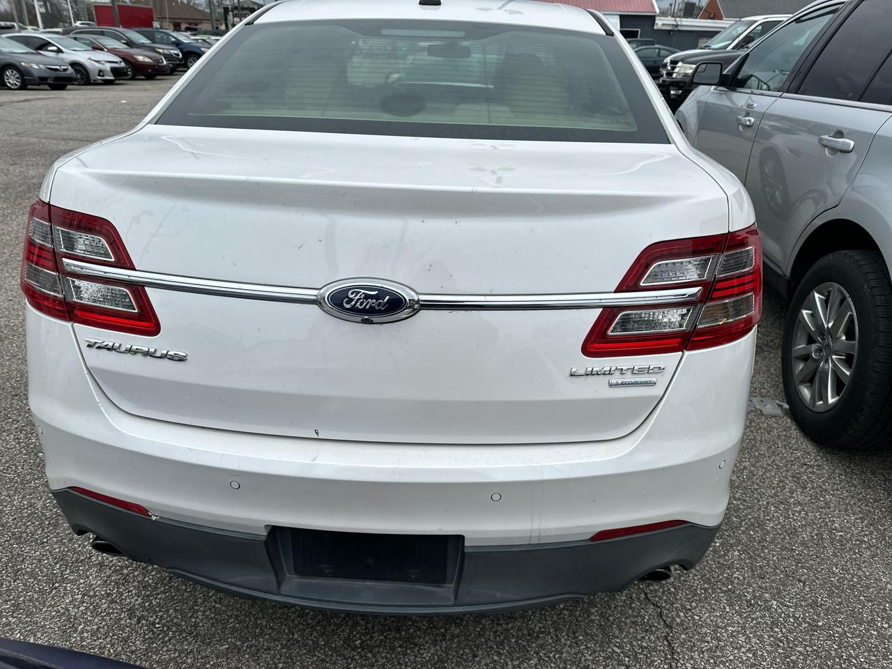 Ford Taurus Limited FWD 2013