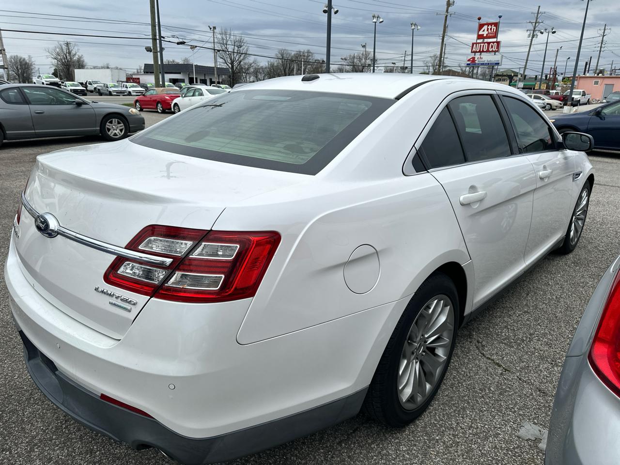 Ford Taurus Limited FWD 2013