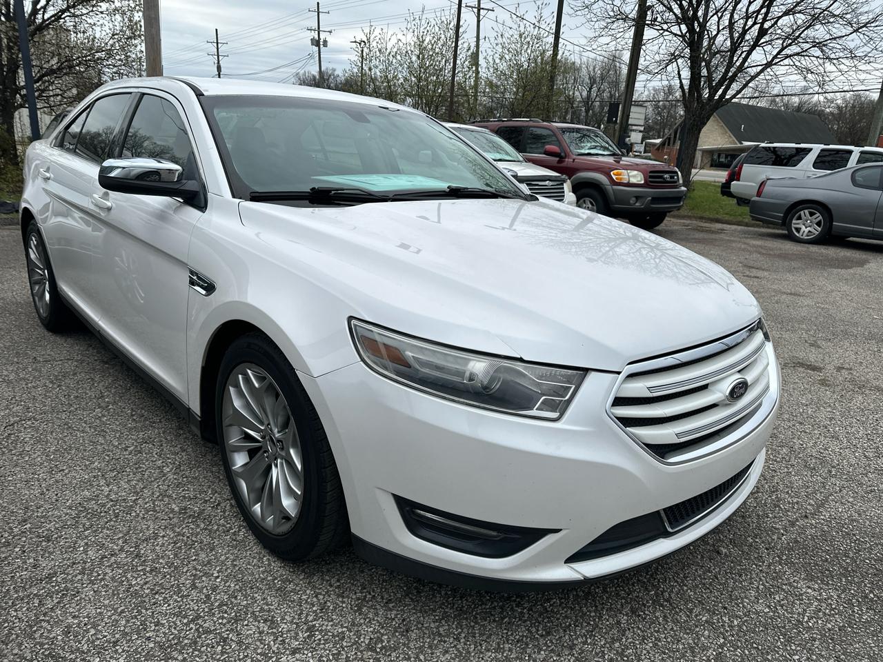 Ford Taurus Limited FWD 2013