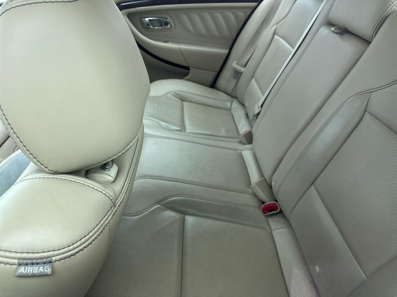 Ford Taurus Limited FWD 2013