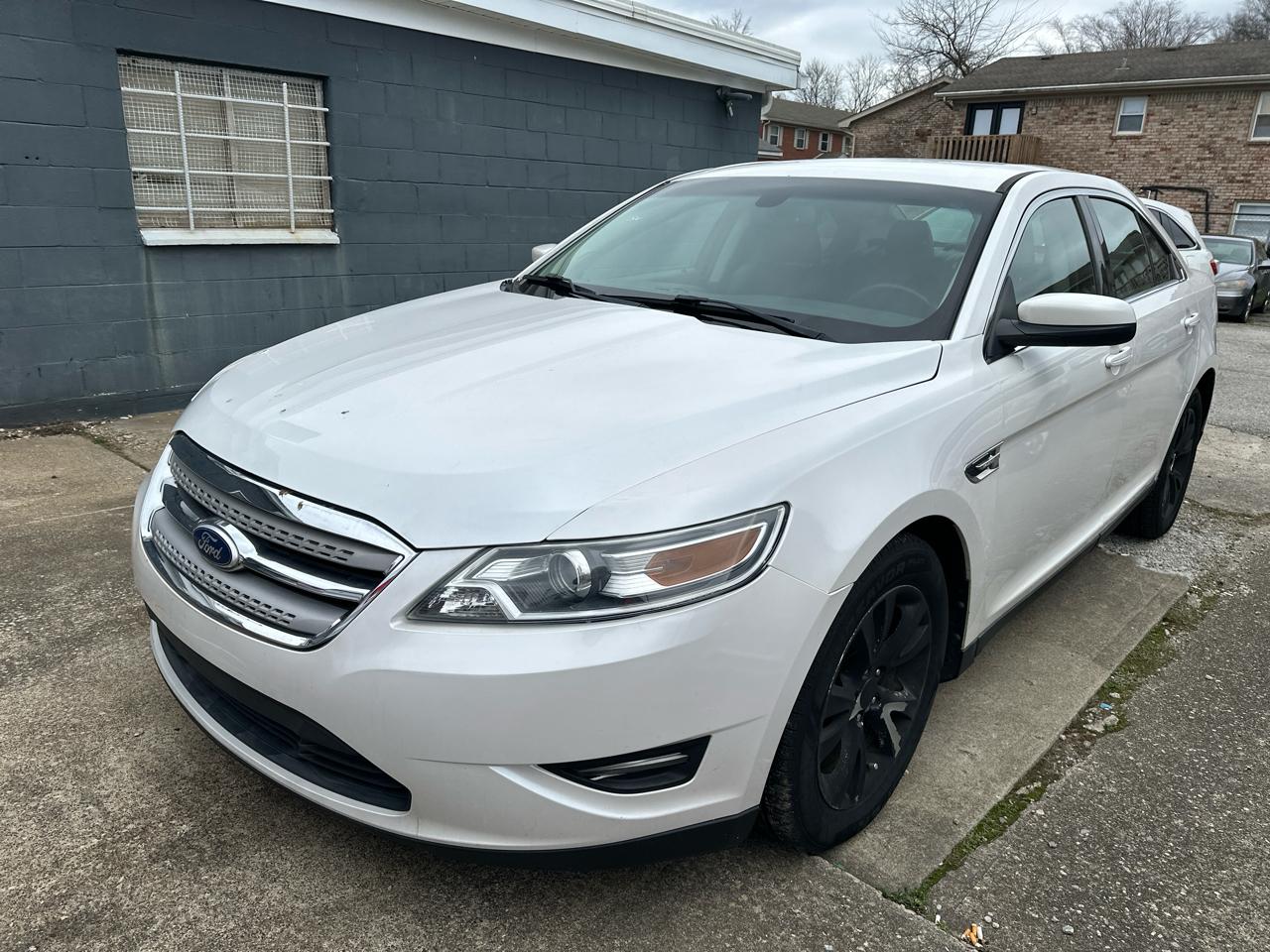 Ford Taurus SEL FWD 2010