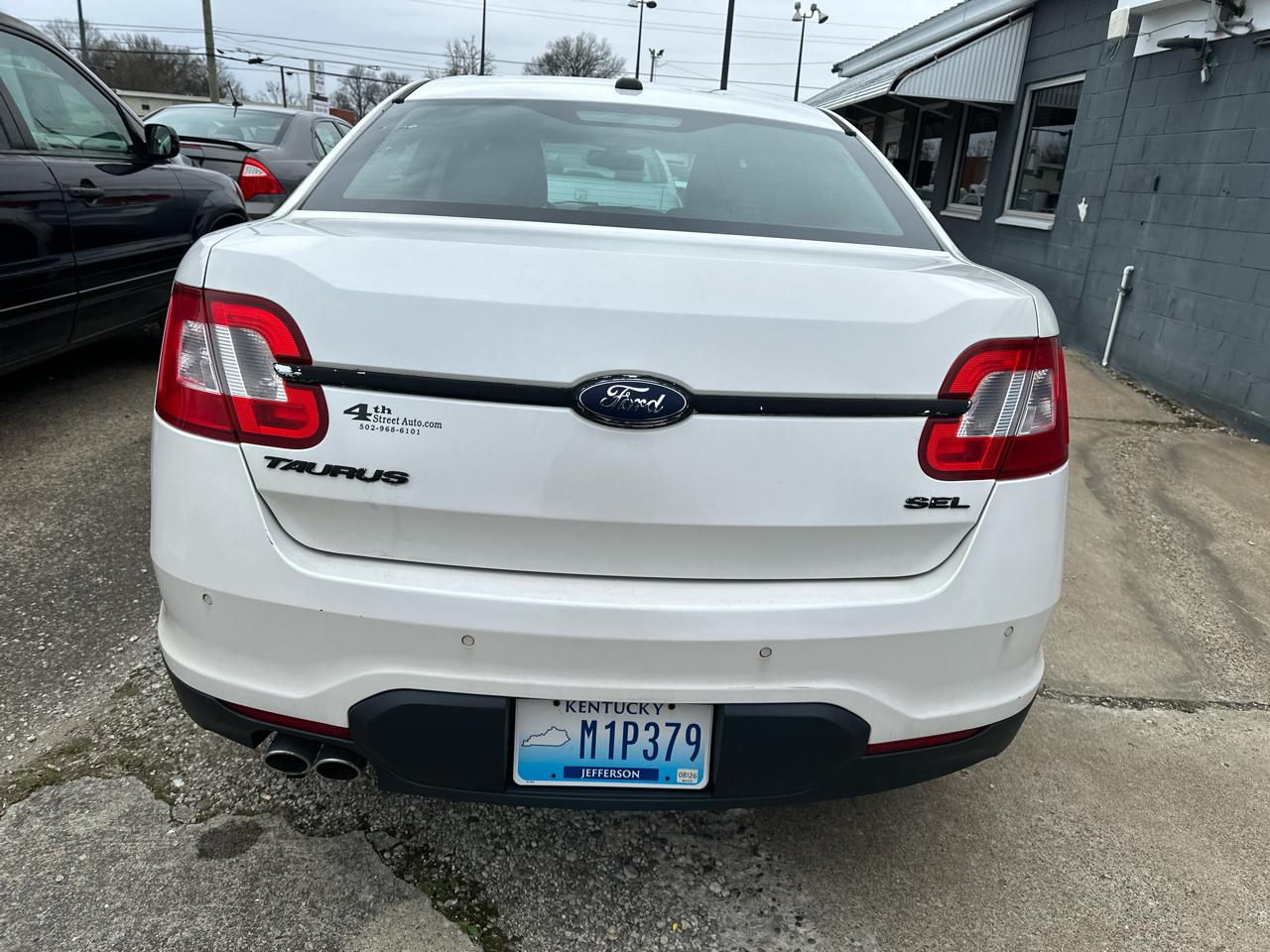 Ford Taurus SEL FWD 2010