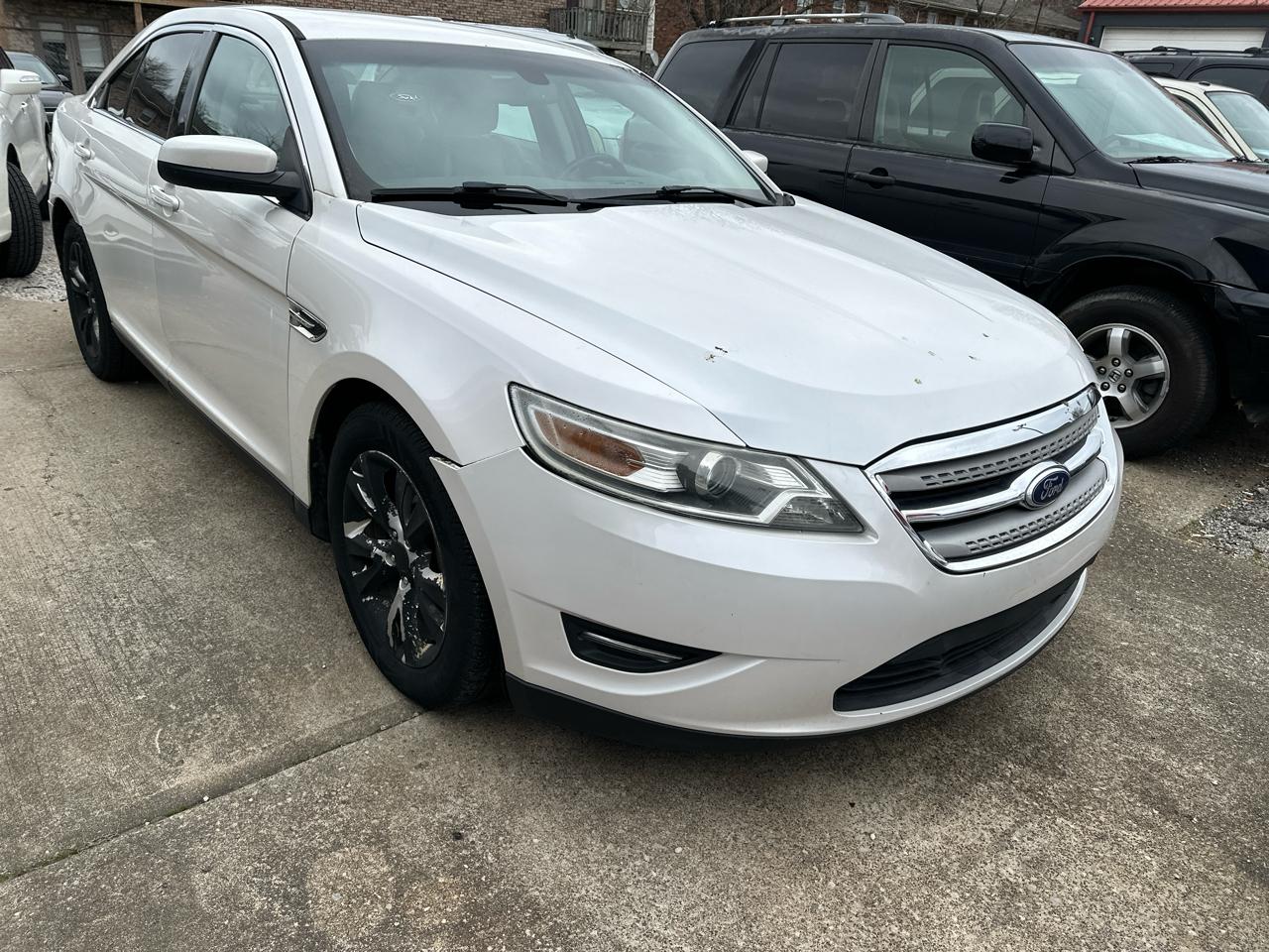 Ford Taurus SEL FWD 2010