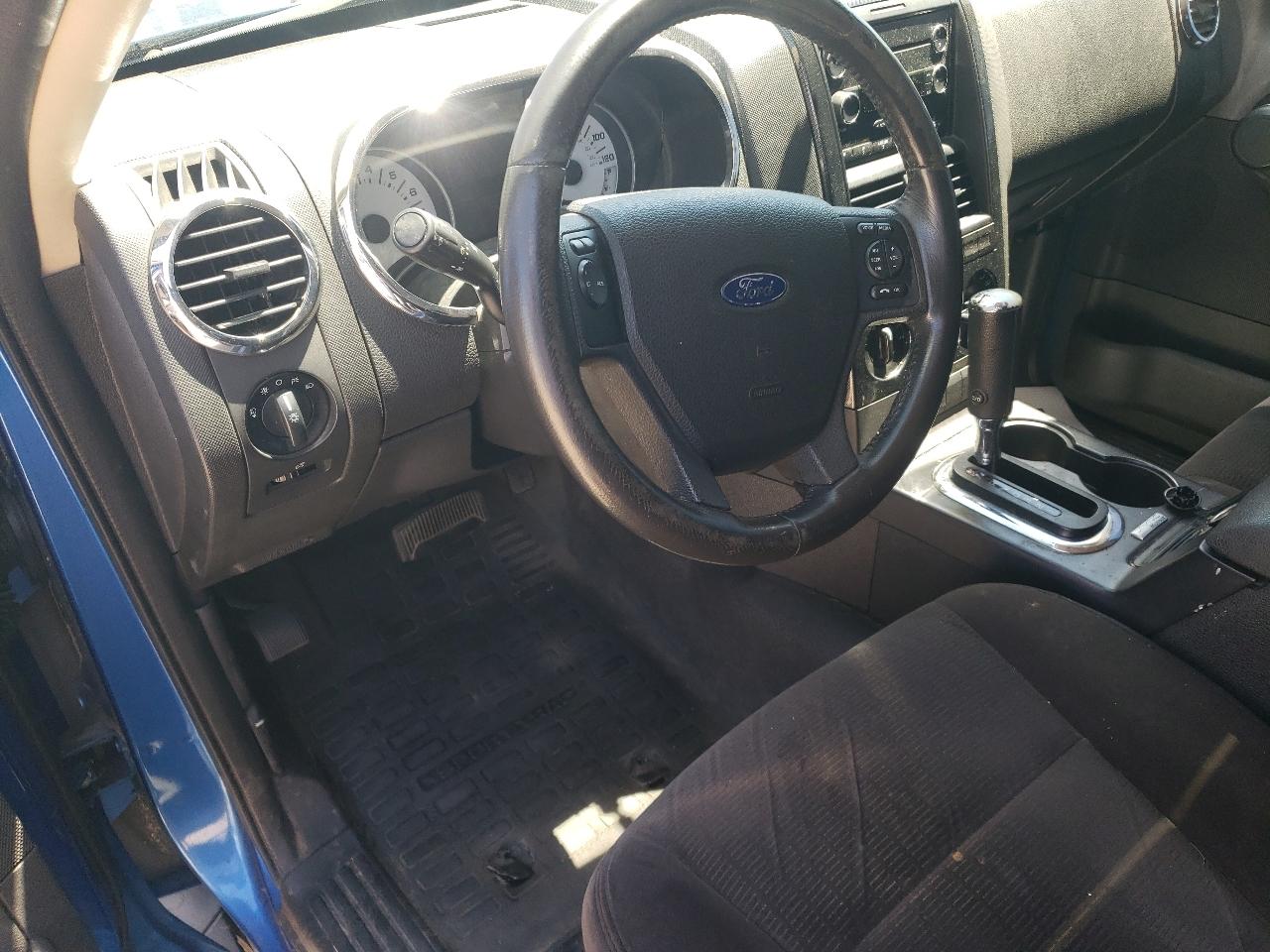 Ford Explorer Sport Trac XLT 4.0L 2WD 2010