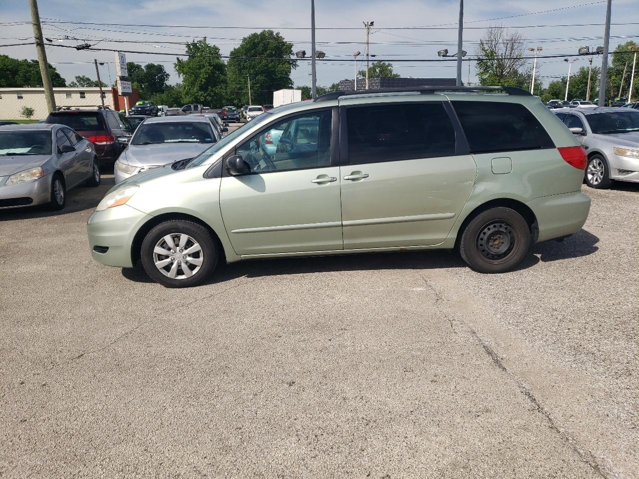 Toyota Sienna CE FWD 7-Passenger 2009