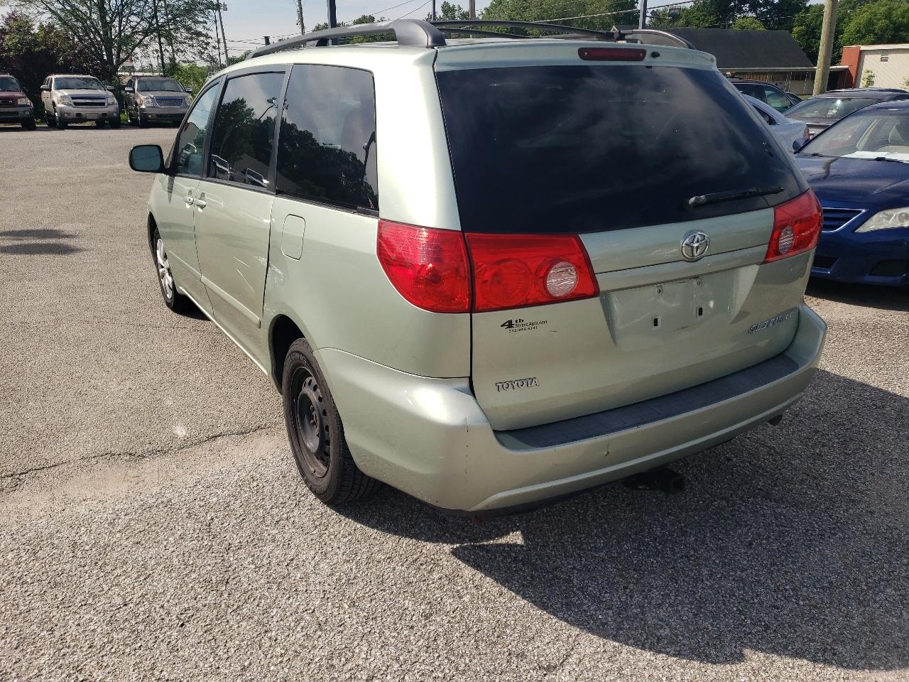 Toyota Sienna CE FWD 7-Passenger 2009
