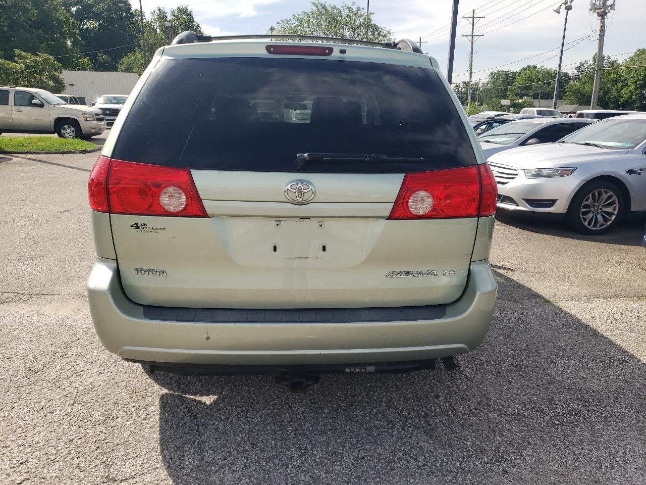 Toyota Sienna CE FWD 7-Passenger 2009