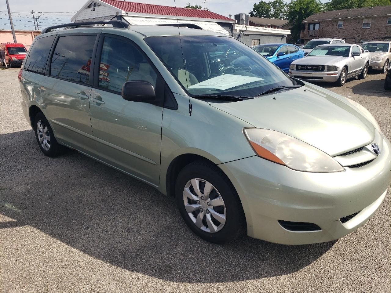 Toyota Sienna CE FWD 7-Passenger 2009