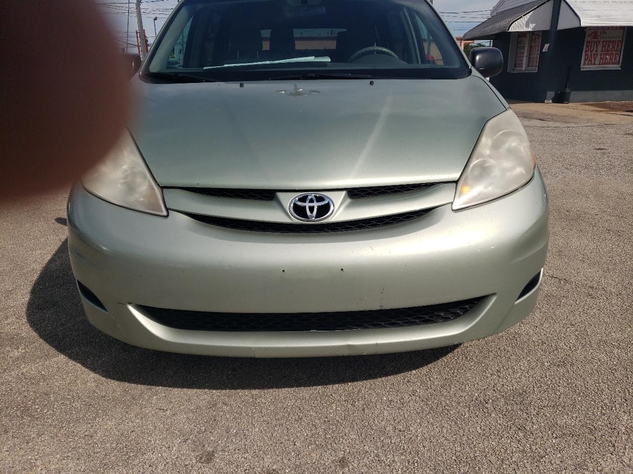 Toyota Sienna CE FWD 7-Passenger 2009