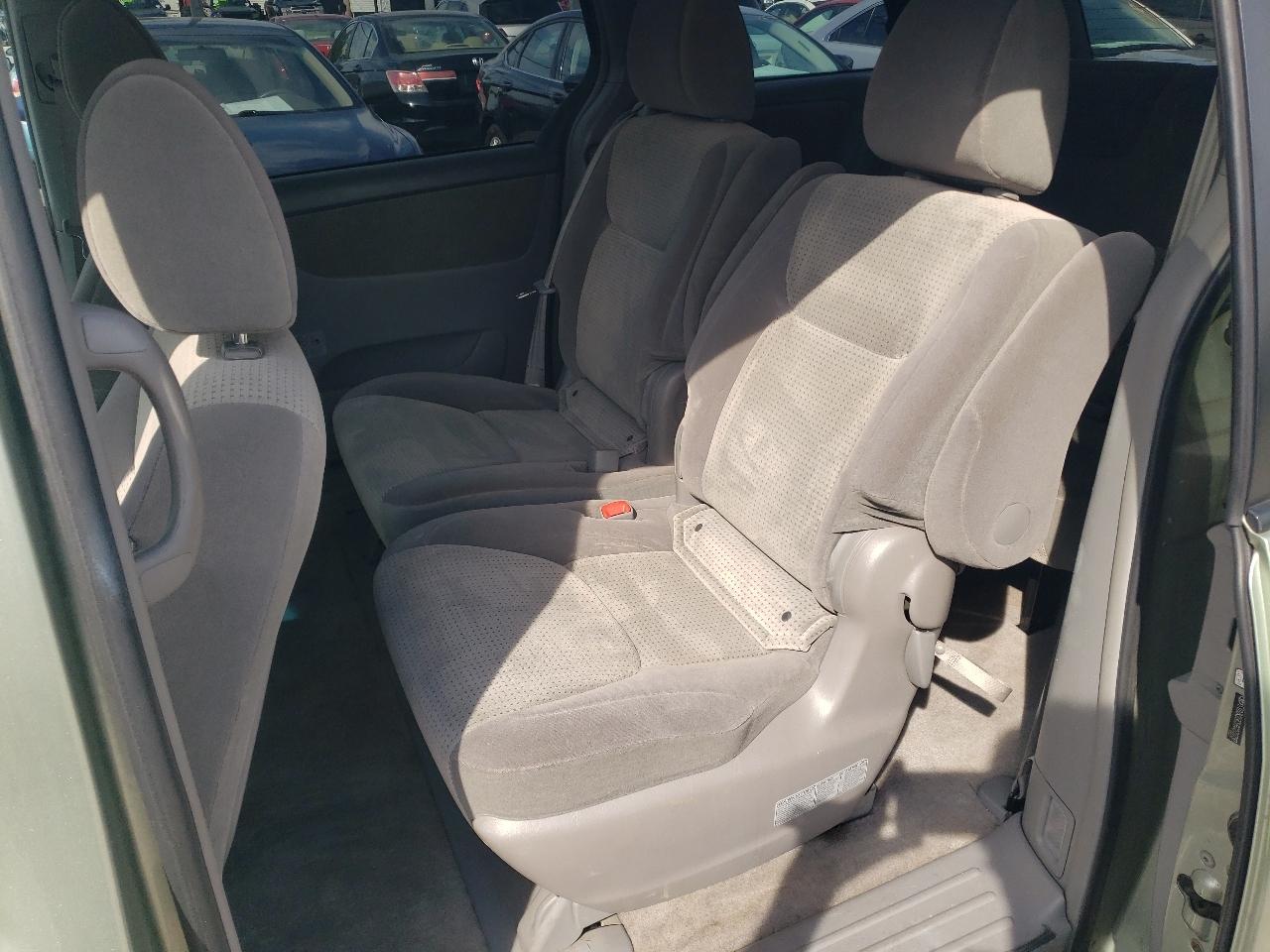 Toyota Sienna CE FWD 7-Passenger 2009