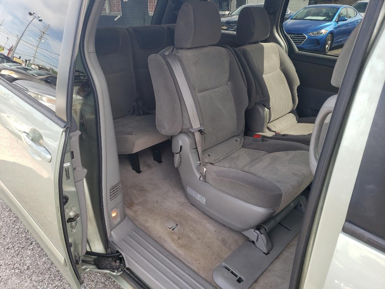 Toyota Sienna CE FWD 7-Passenger 2009