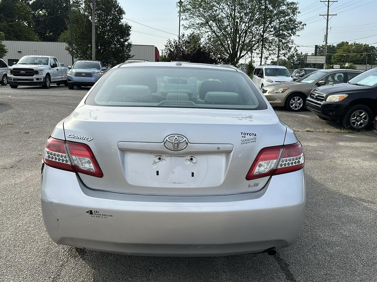 Toyota Camry SE 6-Spd AT 2010