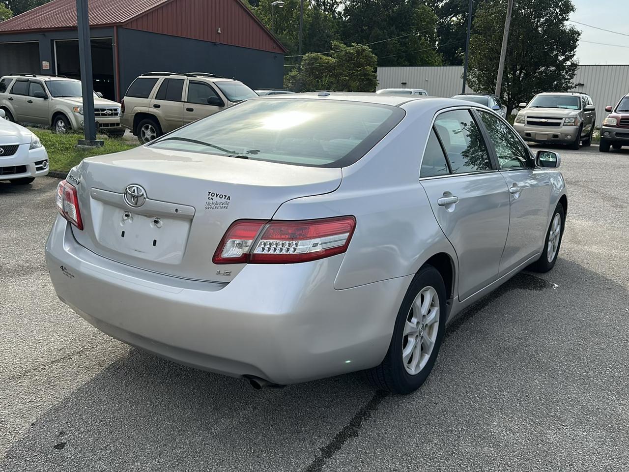 Toyota Camry SE 6-Spd AT 2010