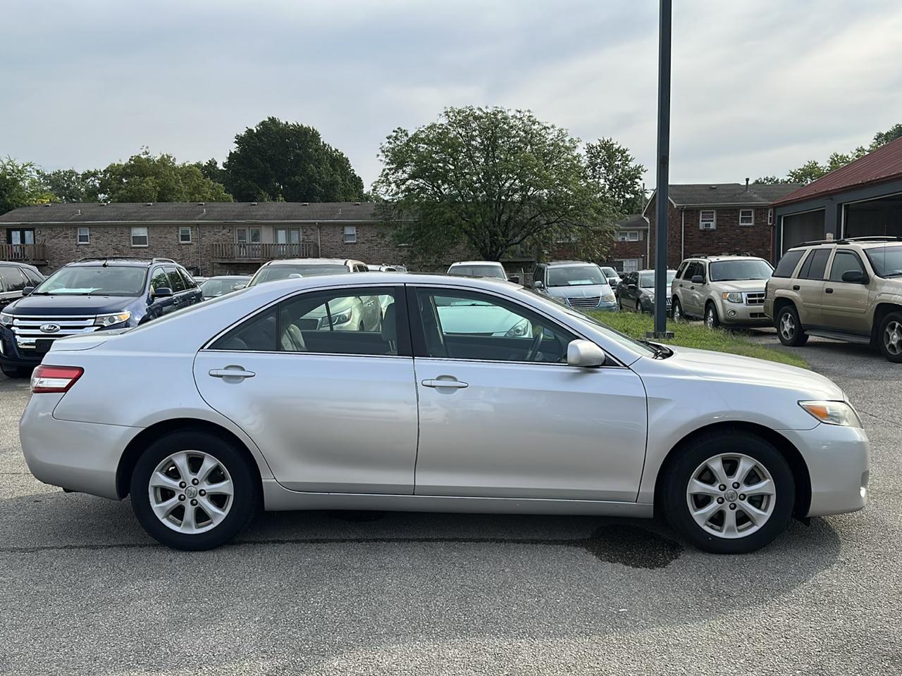 Toyota Camry SE 6-Spd AT 2010