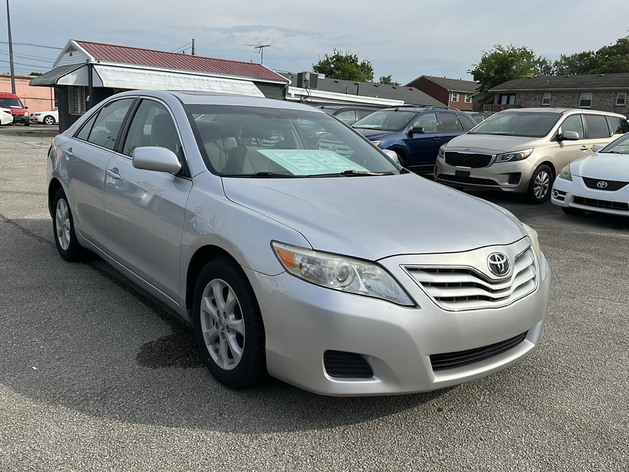 Toyota Camry SE 6-Spd AT 2010