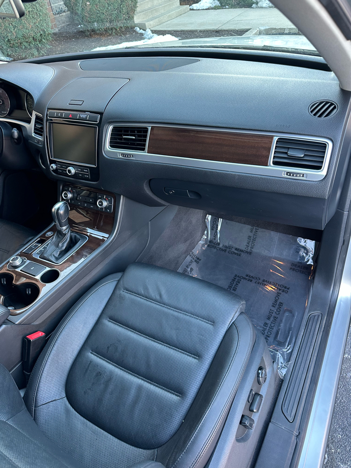 Volkswagen Touareg TDI Sport w/Technology 2016