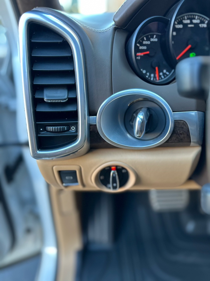 Porsche Cayenne GTS 2016