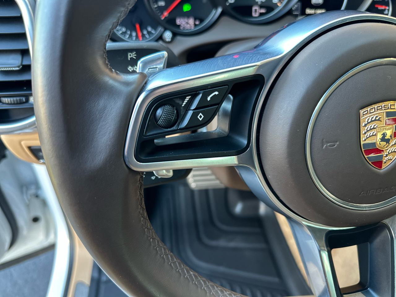 Porsche Cayenne GTS 2016