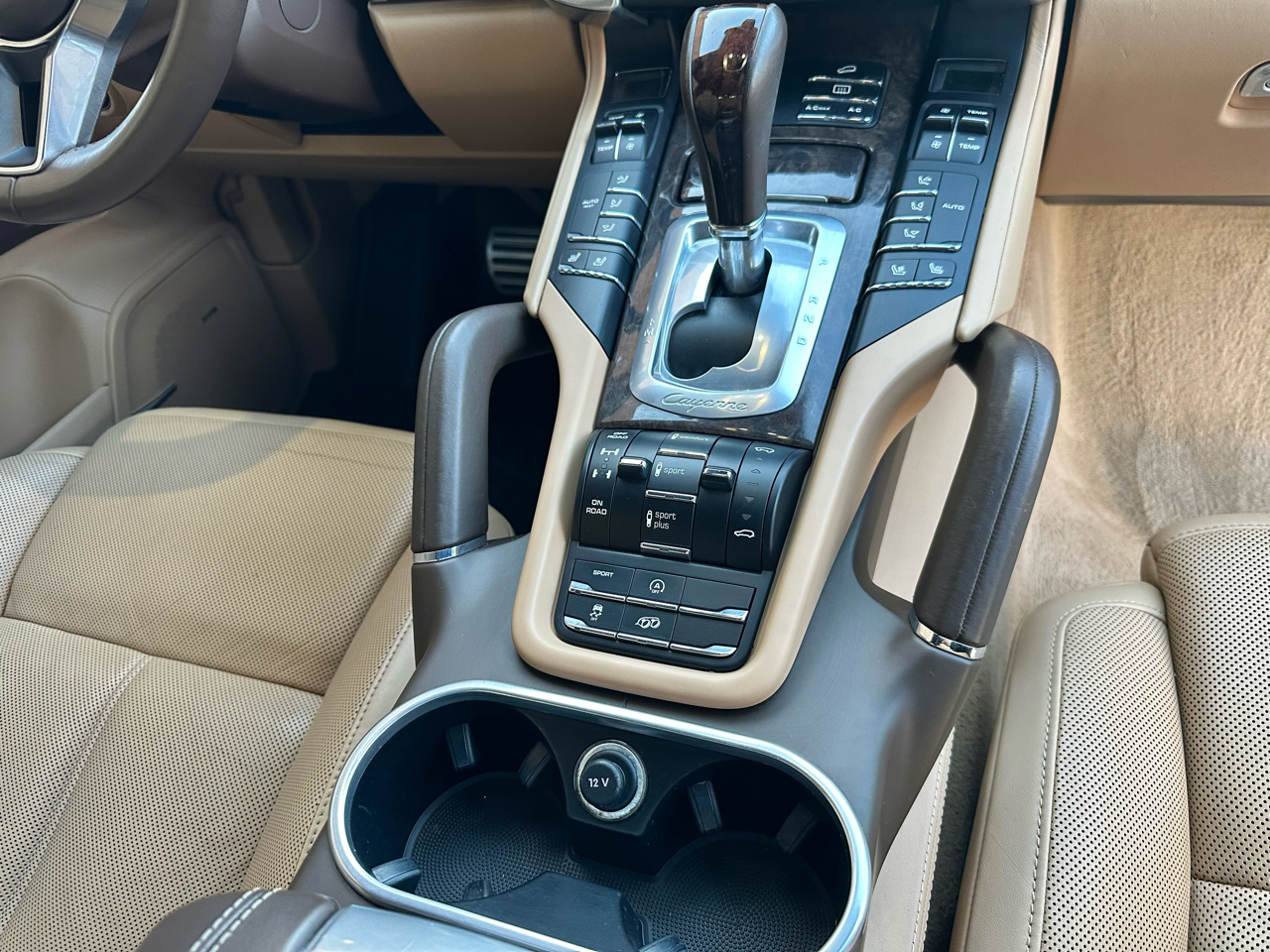 Porsche Cayenne GTS 2016