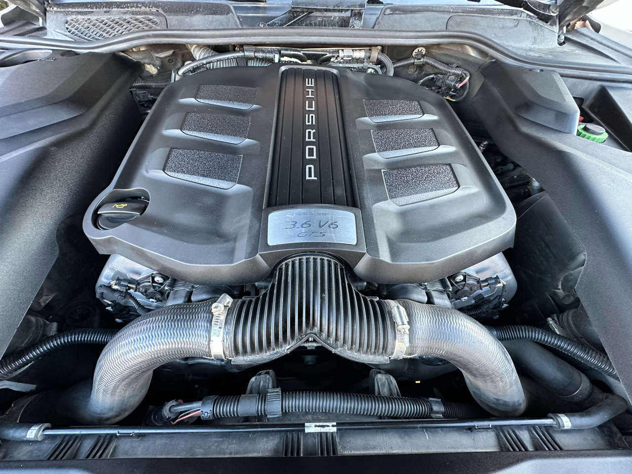 Porsche Cayenne GTS 2016