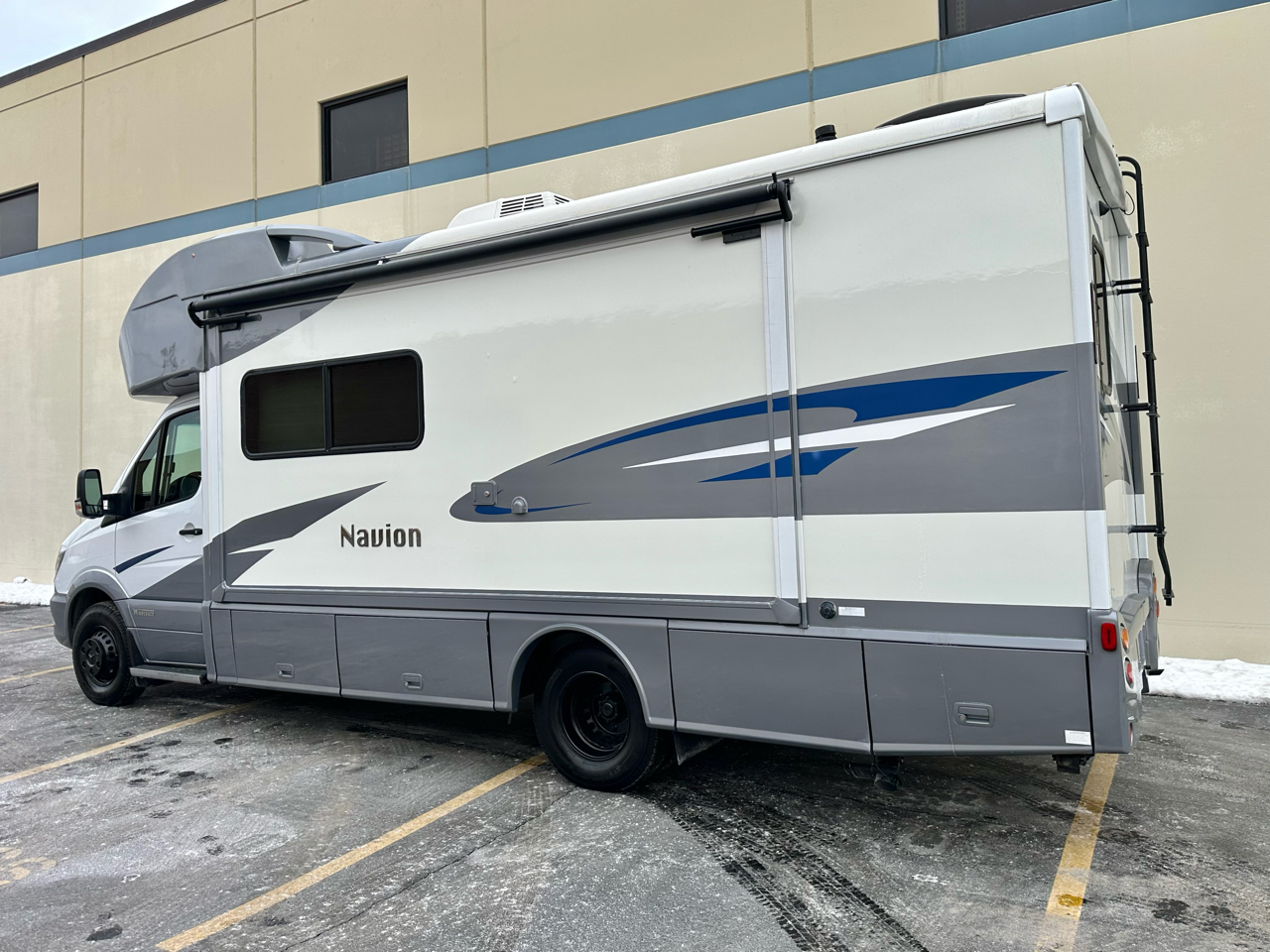 Winnebago Navion  2018
