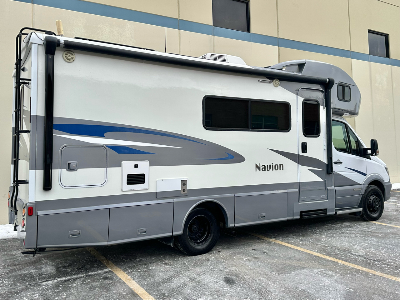 Winnebago Navion  2018