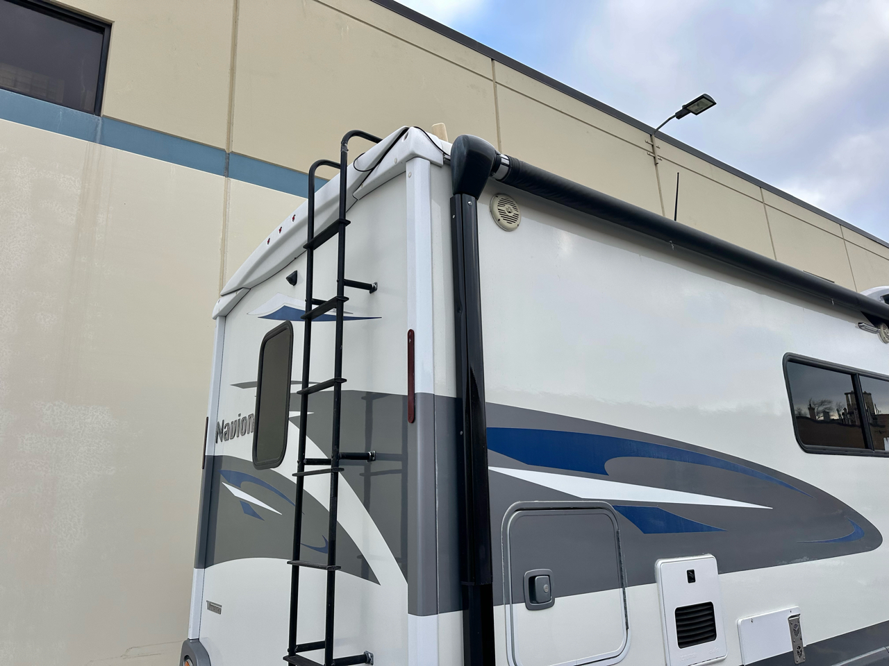 Winnebago Navion  2018