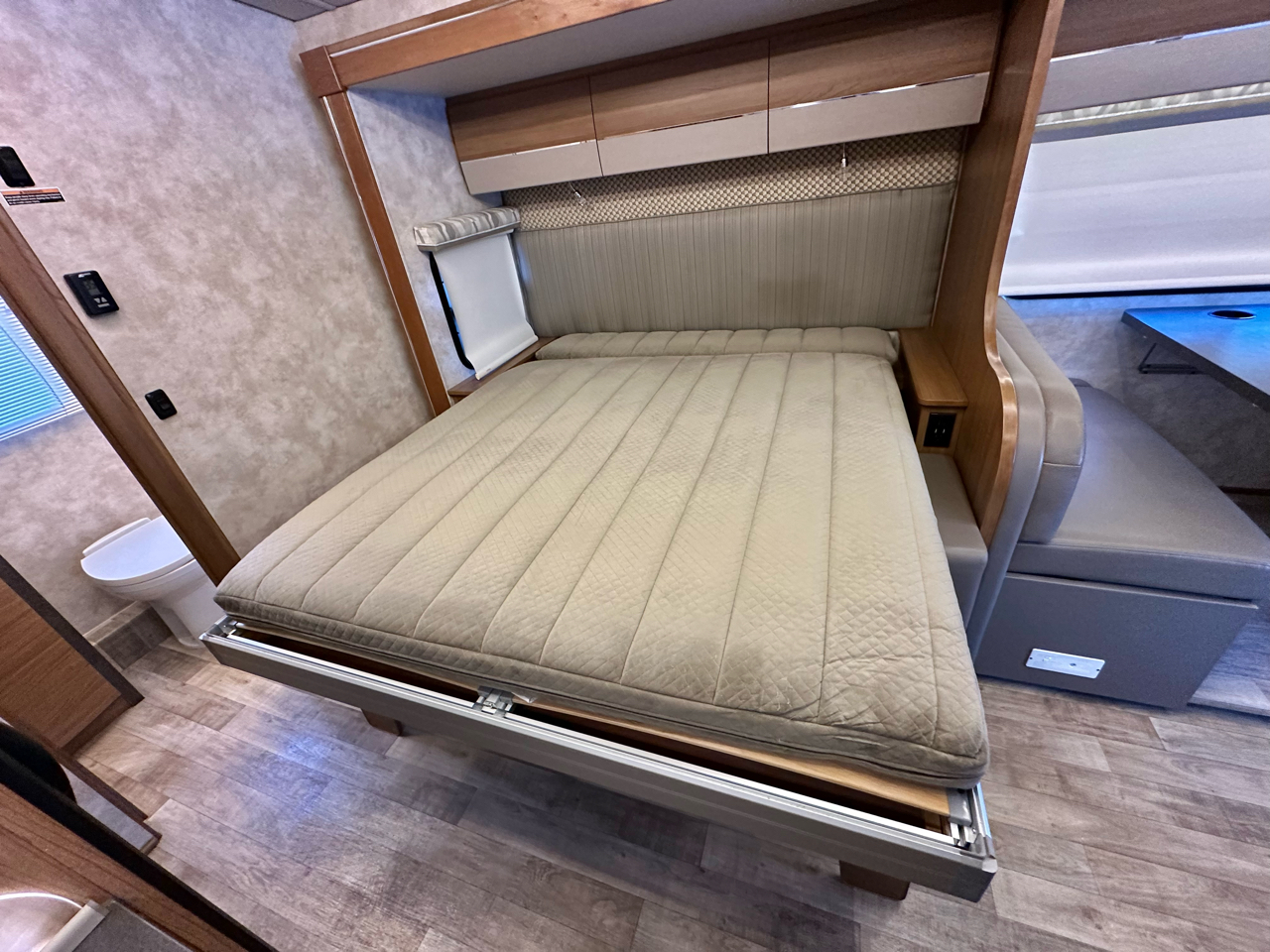 Winnebago Navion  2018