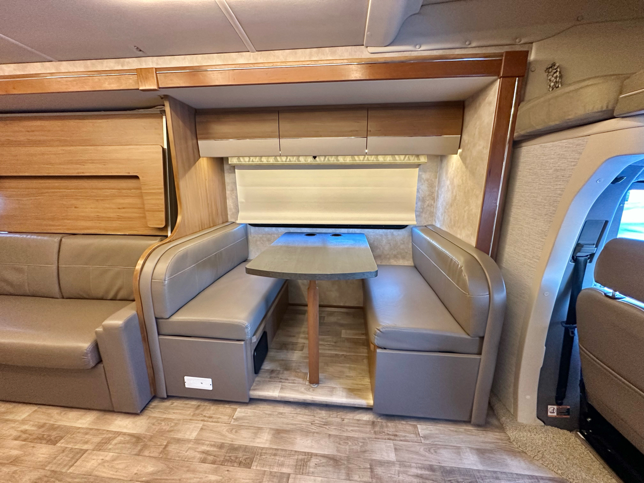 Winnebago Navion  2018