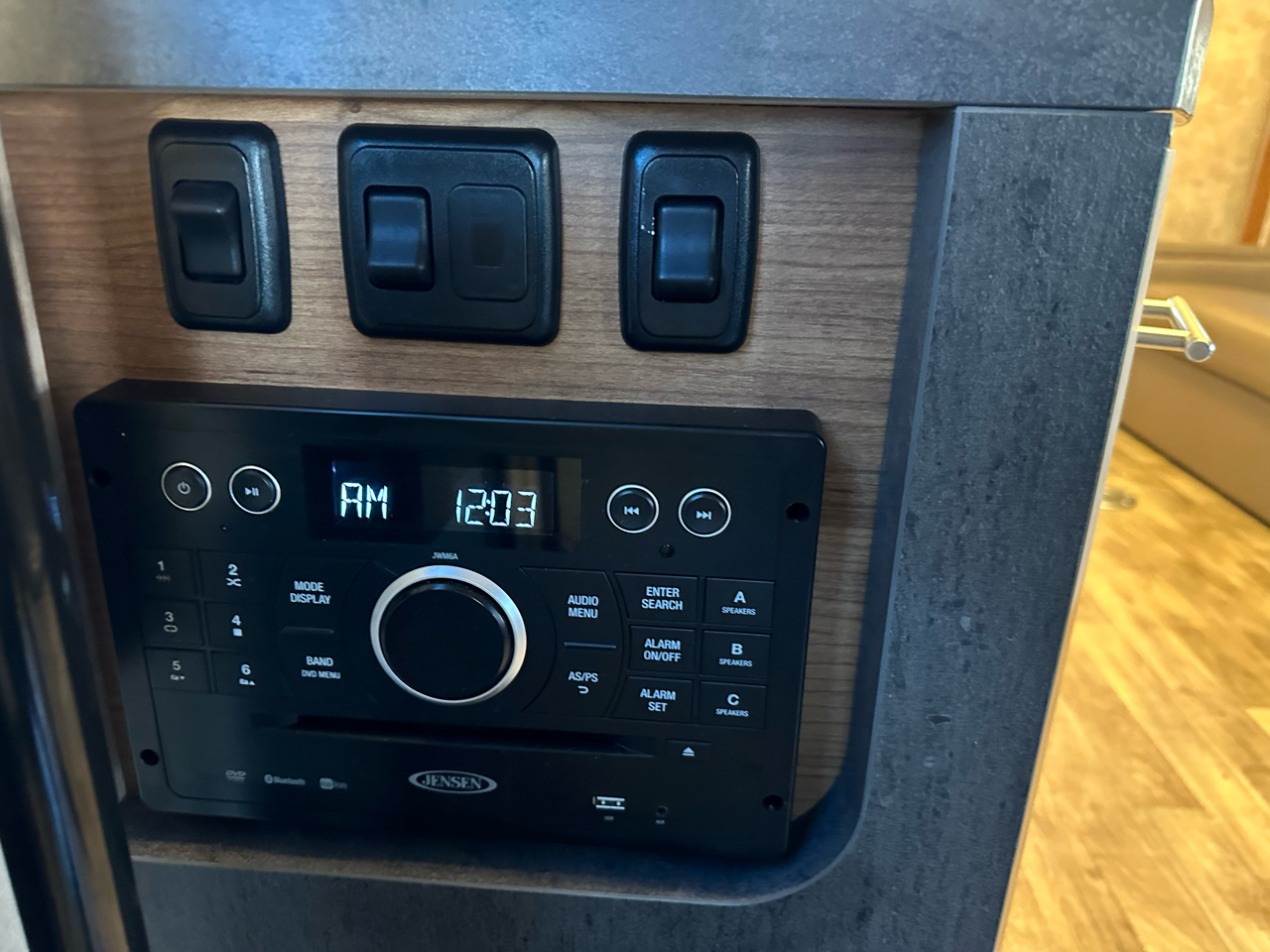 Winnebago Navion  2018