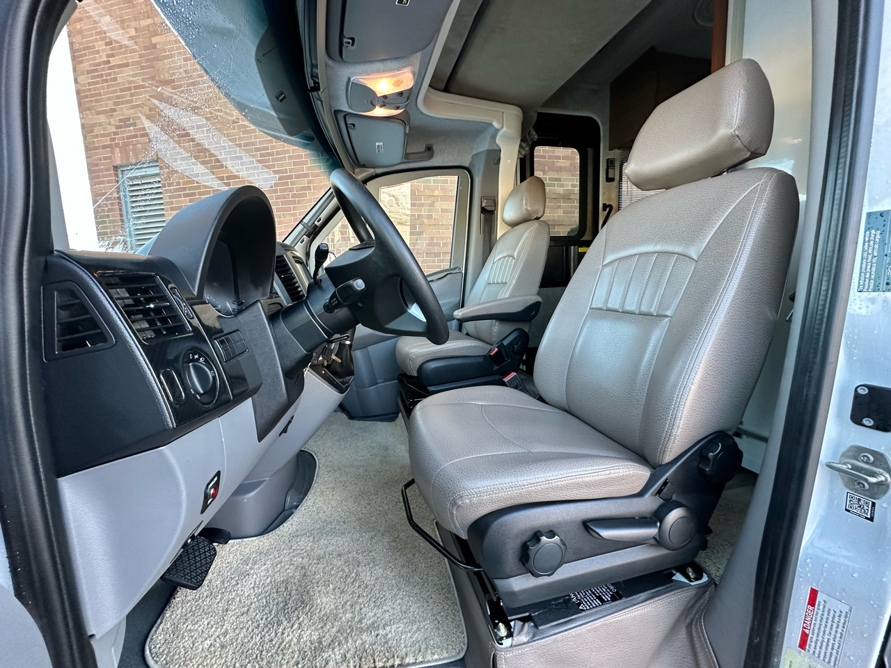 Winnebago Navion  2018