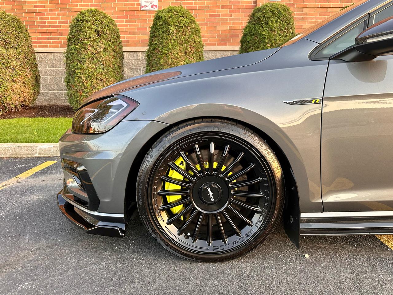 Volkswagen Golf R DCS and Navigation 6M 2019