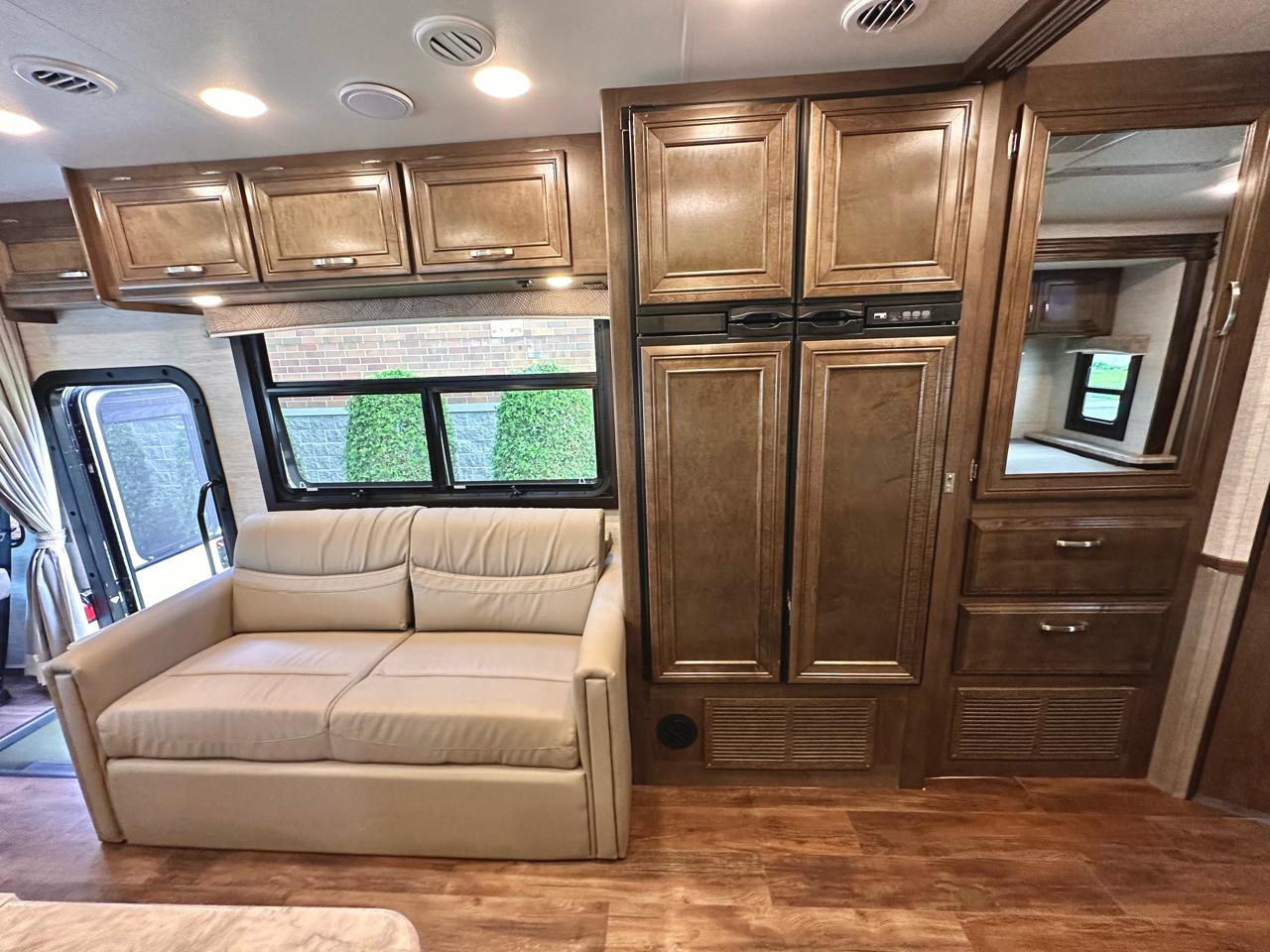 Entegra Coach Vision  2021