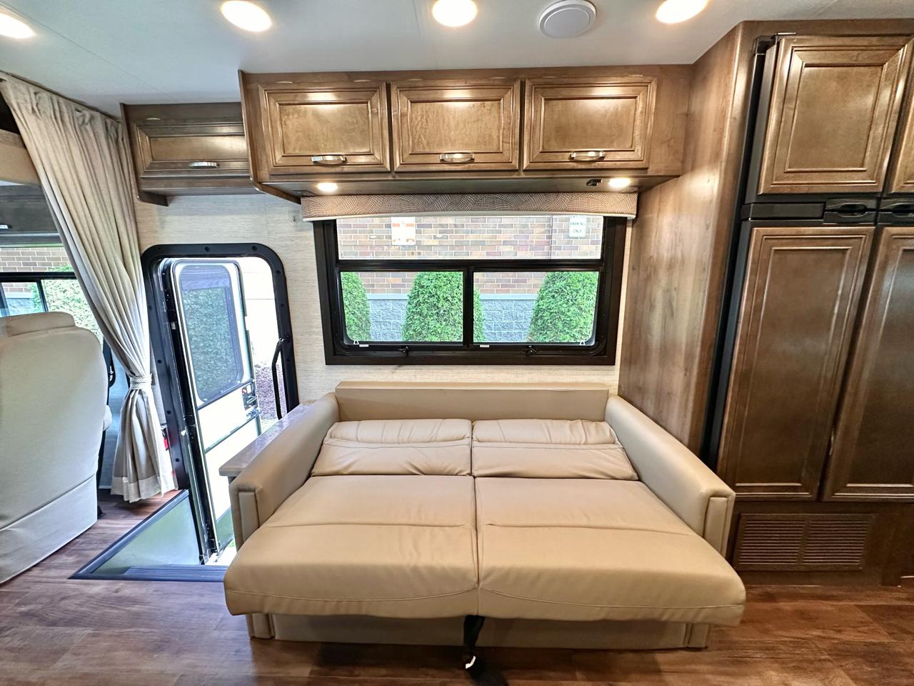 Entegra Coach Vision  2021