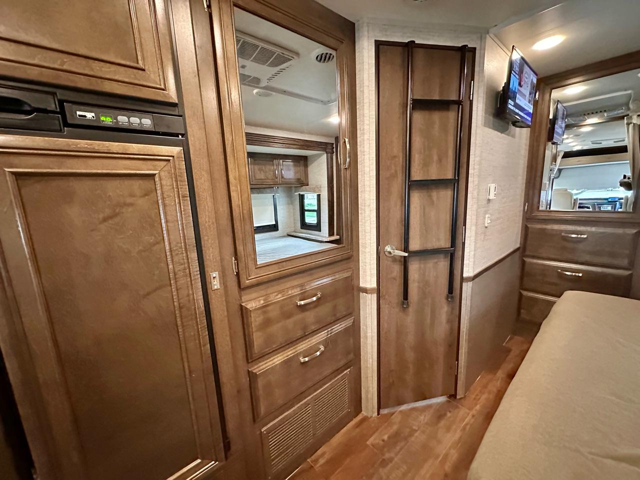 Entegra Coach Vision  2021