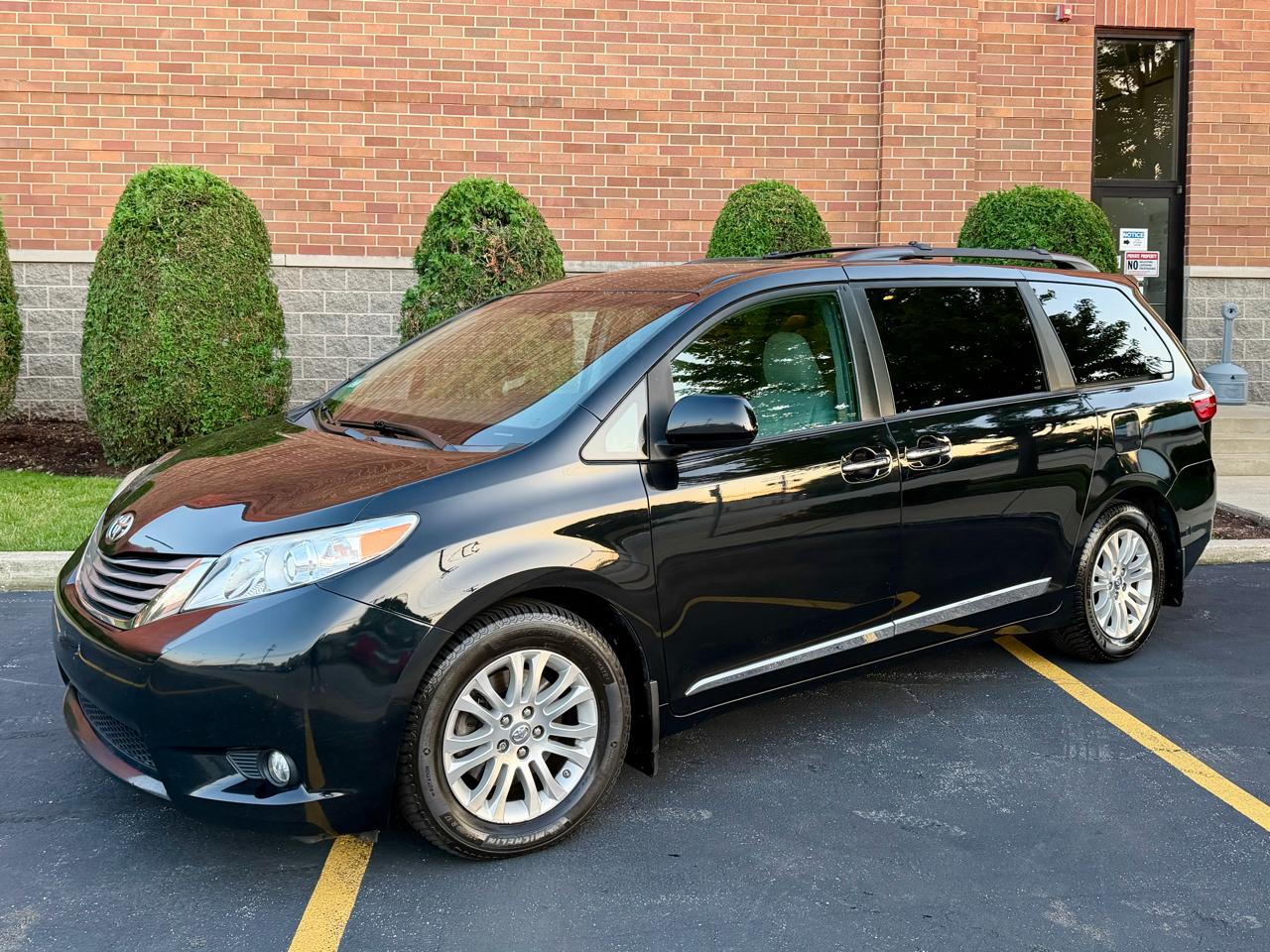 Toyota Sienna Limited Premium 7-Passenger 2017