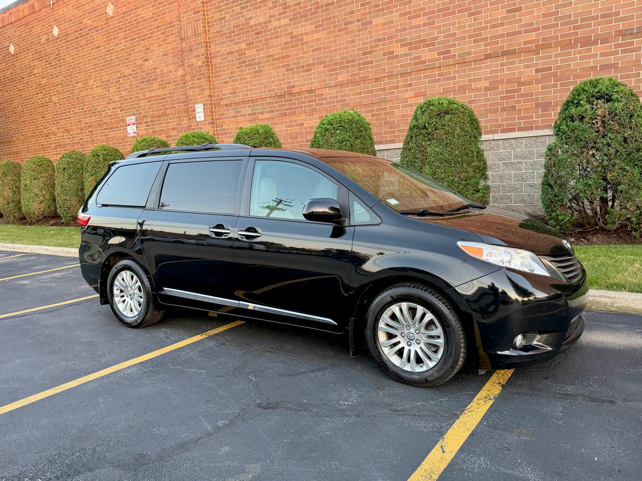 Toyota Sienna Limited Premium 7-Passenger 2017