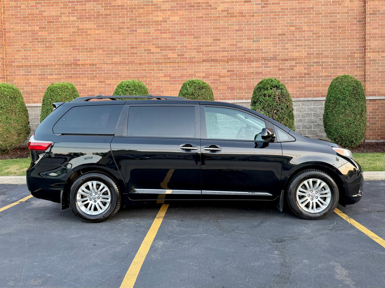 Toyota Sienna Limited Premium 7-Passenger 2017