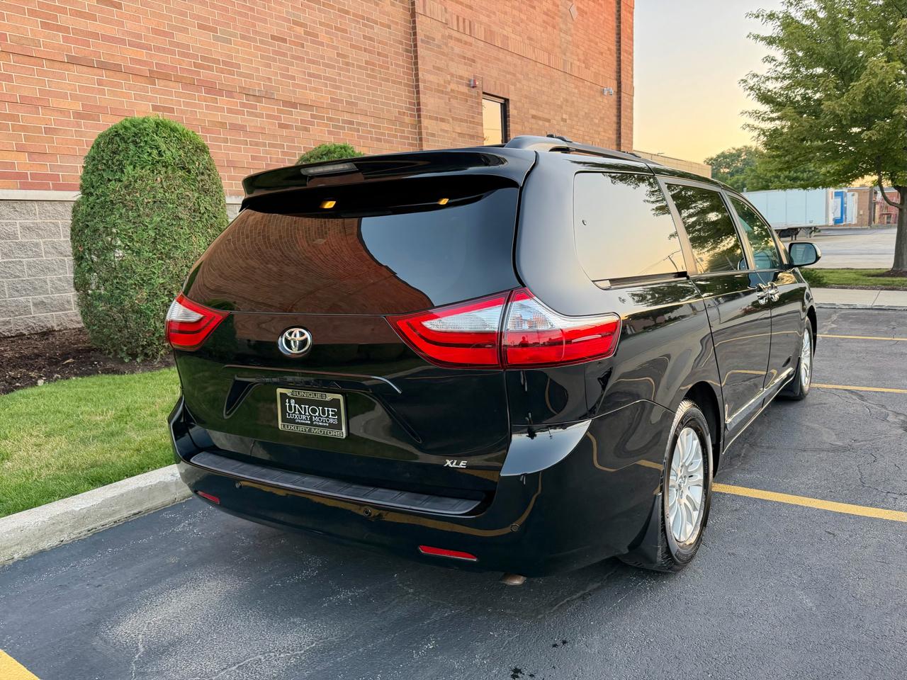 Toyota Sienna Limited Premium 7-Passenger 2017