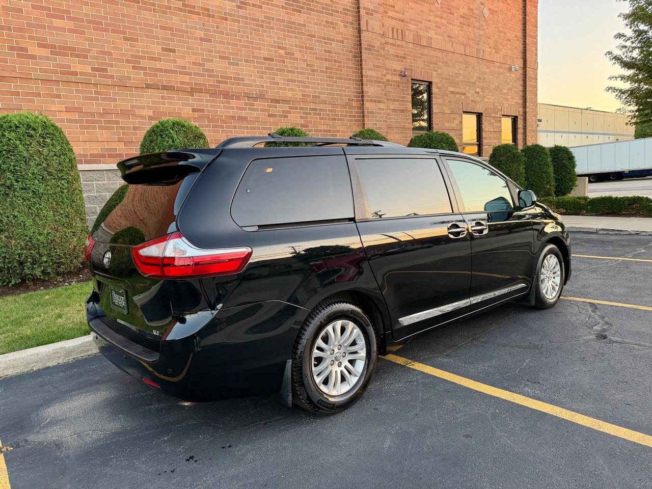 Toyota Sienna Limited Premium 7-Passenger 2017