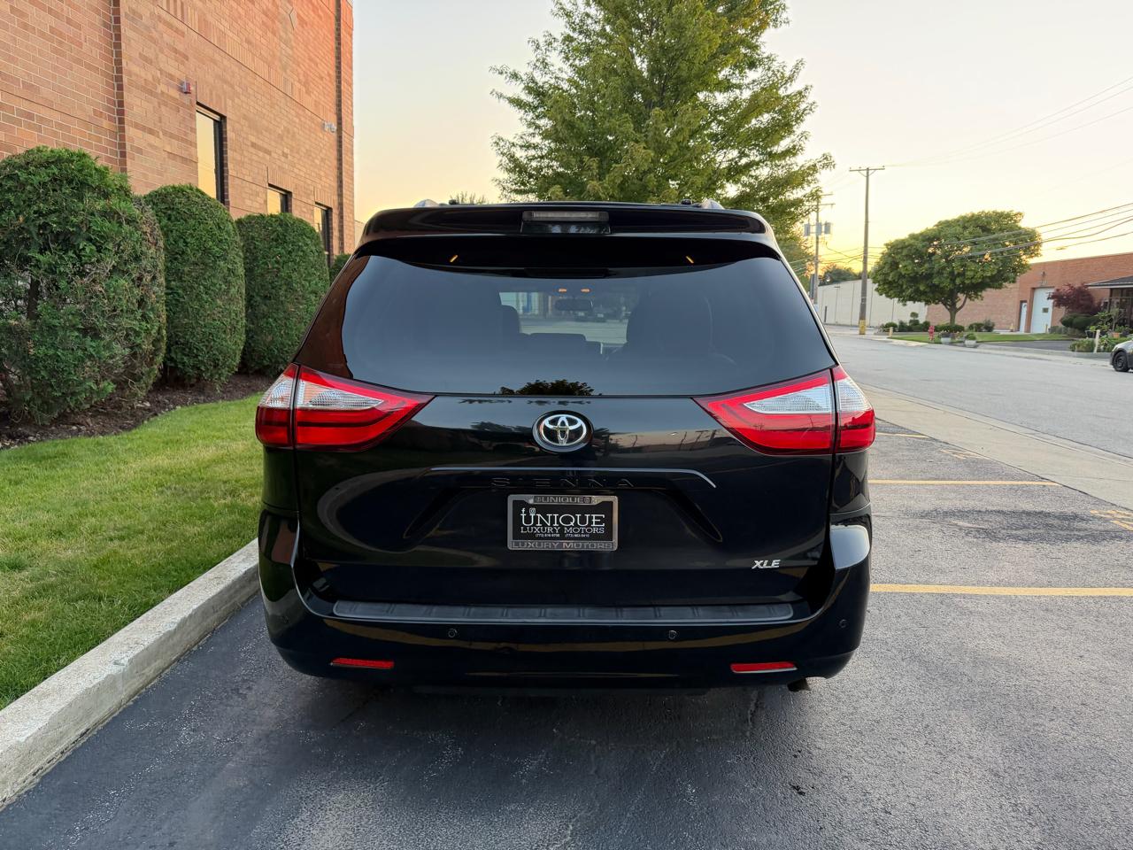 Toyota Sienna Limited Premium 7-Passenger 2017