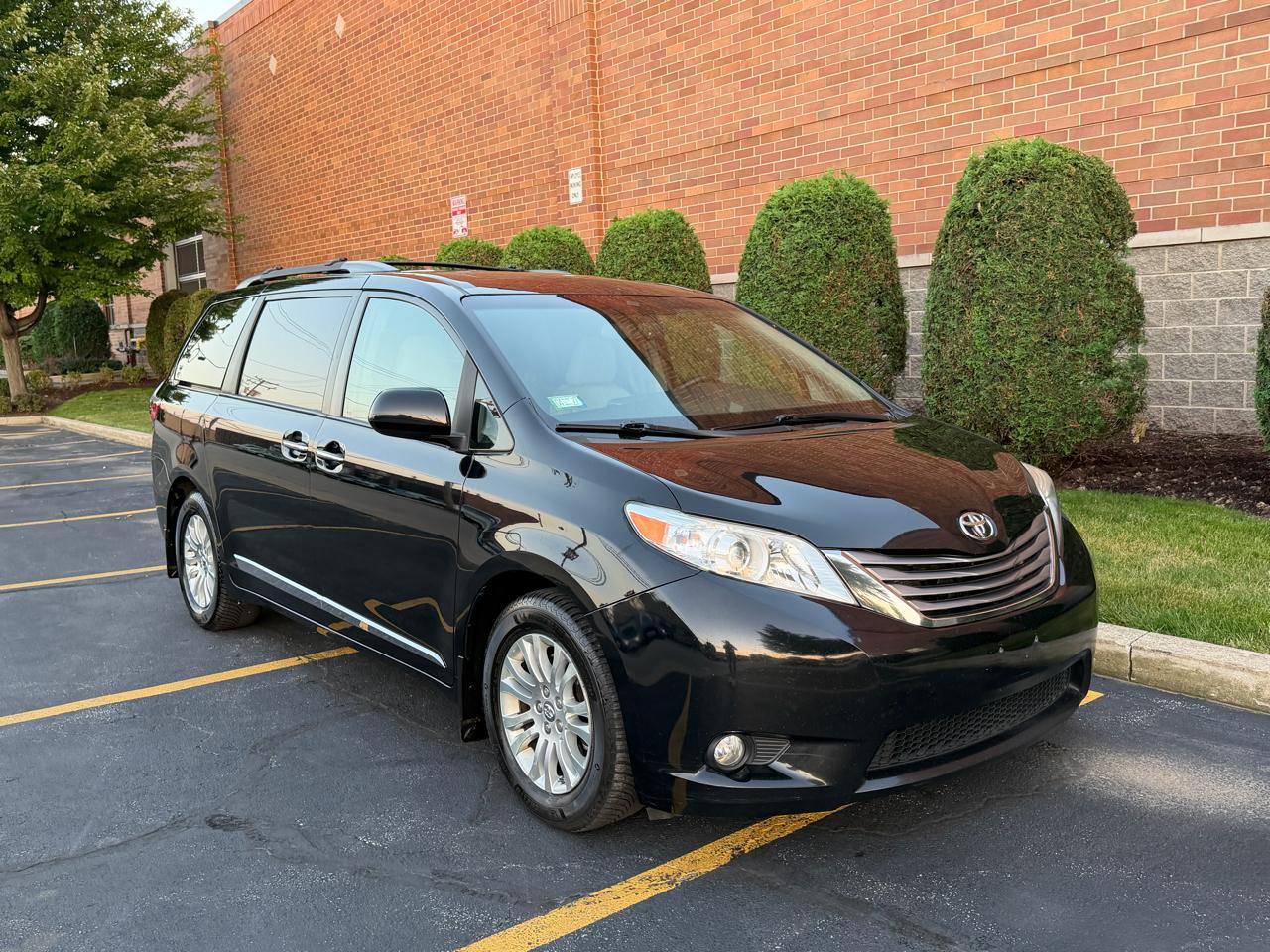 Toyota Sienna Limited Premium 7-Passenger 2017