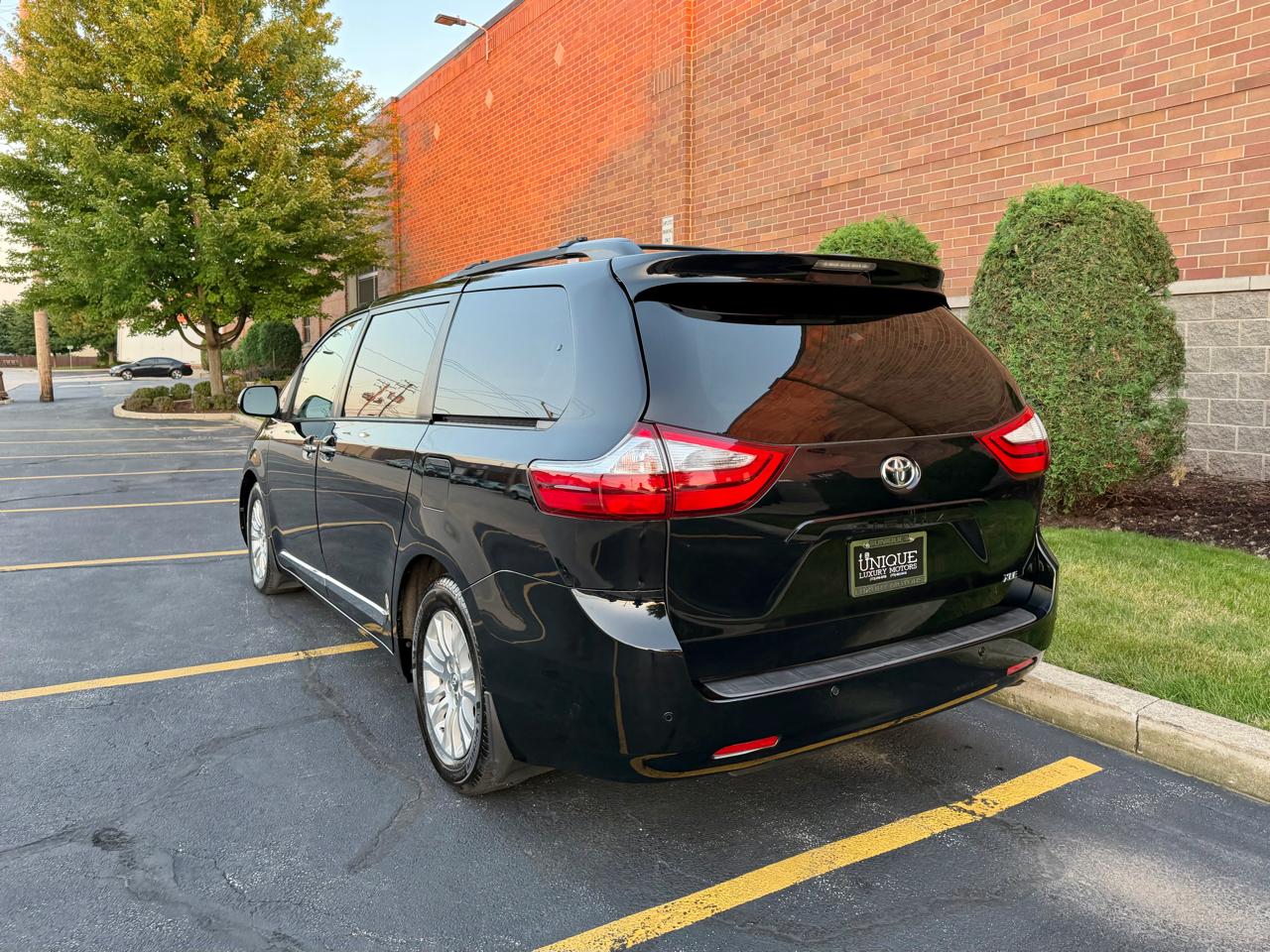 Toyota Sienna Limited Premium 7-Passenger 2017